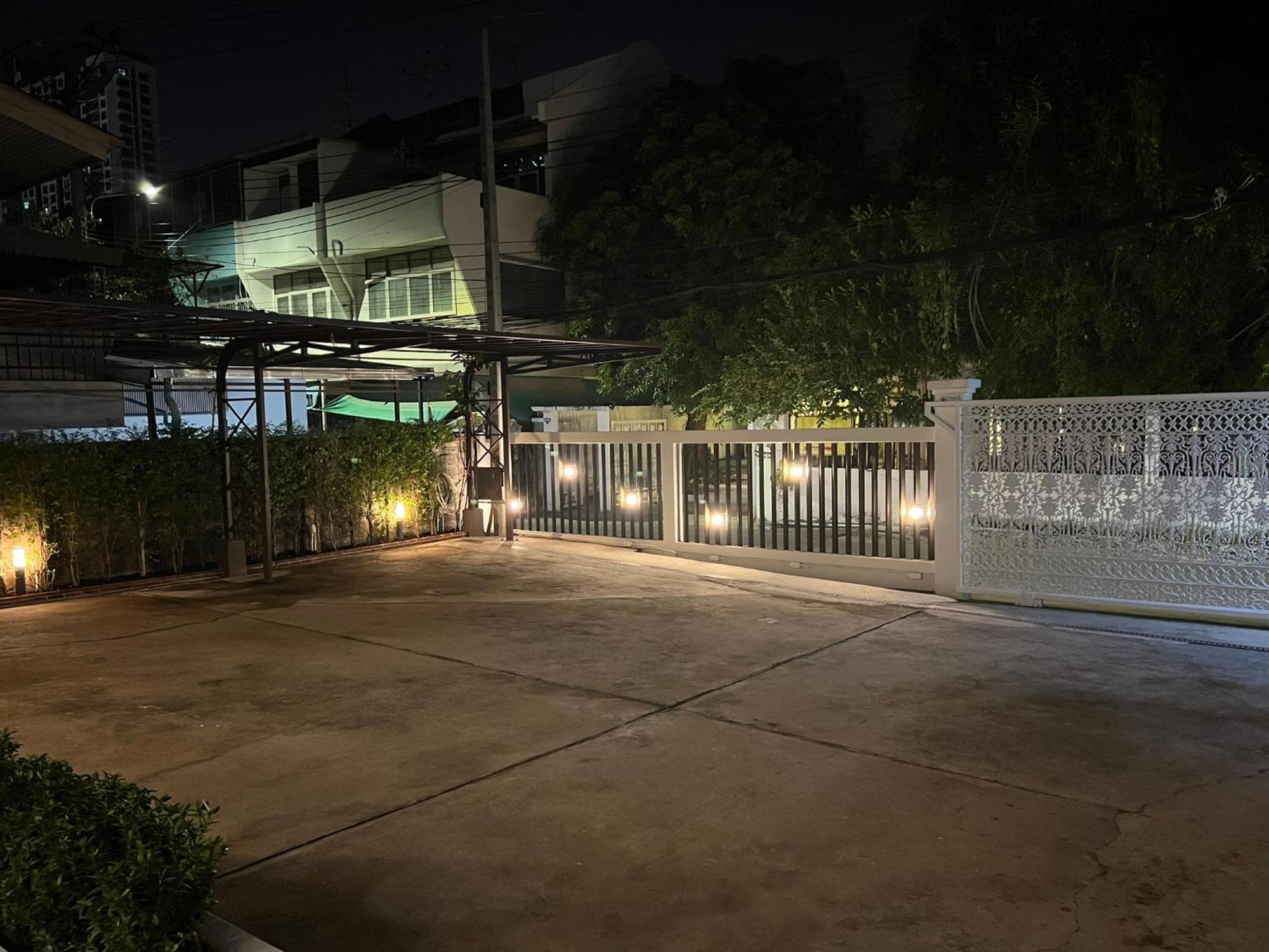 Dusita Residence Bangkok Exterior photo